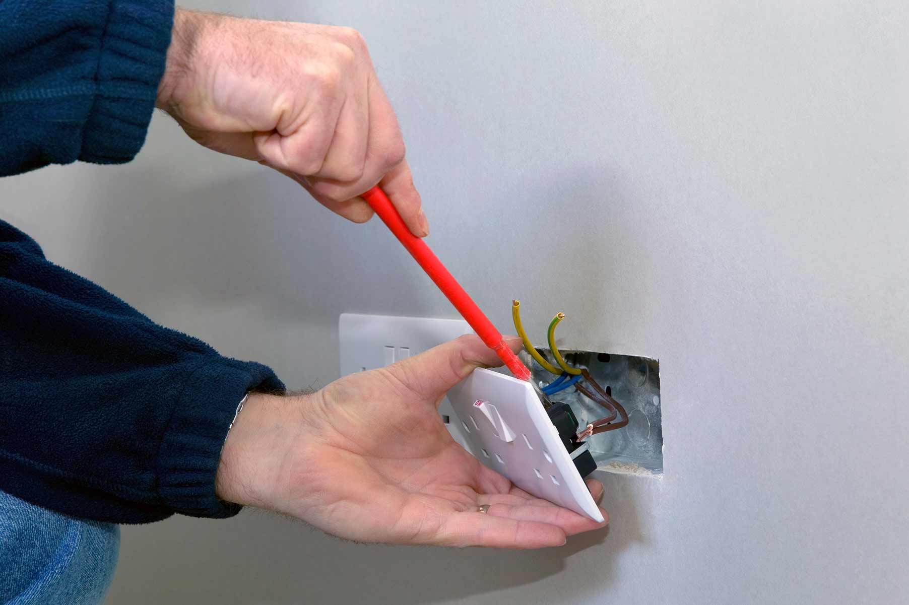 Our electricians can install plug sockets for domestic and commercial proeprties in South Croydon and the local area. 